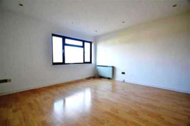  Image of 2 bedroom Apartment to rent in Pepys Road London SW20 at Pepys Road  Greater London, SW20 8PF