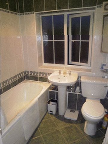  Image of 3 bedroom Semi-Detached house to rent in Perry Grove Loughborough LE11 at Perry Grove  Loughborough, LE11 2NH