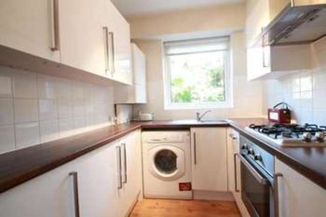  Image of 1 bedroom Maisonette to rent in Perryfield Way Ham Richmond TW10 at Ham, TW10 7SL