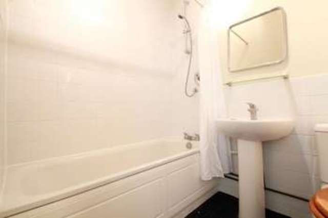  Image of 1 bedroom Maisonette to rent in Perryfield Way Ham Richmond TW10 at Ham, TW10 7SL