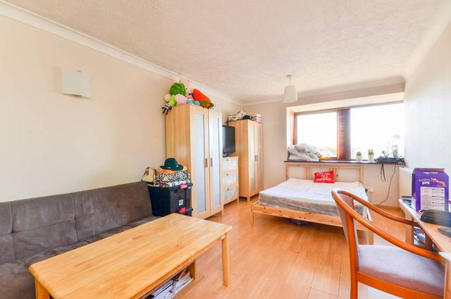  Image of 2 bedroom Flat for sale in Perth Road Beckenham BR3 at Perth Road, Beckenham  Beckenham, BR3 6PP