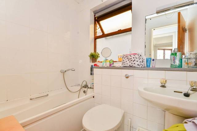  Image of 2 bedroom Flat for sale in Perth Road Beckenham BR3 at Perth Road, Beckenham  Beckenham, BR3 6PP