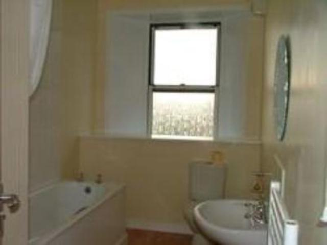  Image of 3 bedroom Flat to rent in Perth Road Dundee DD1 at Dundee  Dundee, DD1 4LL