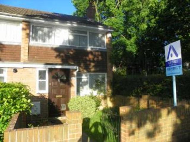  Image of 3 bedroom Detached house to rent in Petworth Gardens Southampton SO16 at Petworth Gardens Lordswood Southampton, SO16 8EF