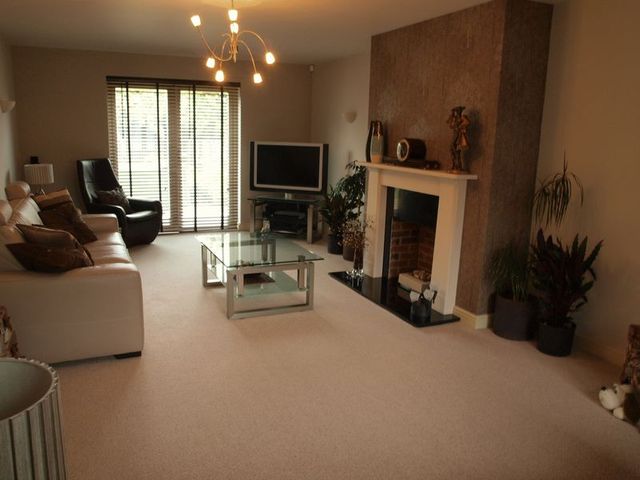  Image of 5 bedroom Detached house for sale in Phillipott Close Newark NG24 at Phillipott Close  Newark, NG24 2LT