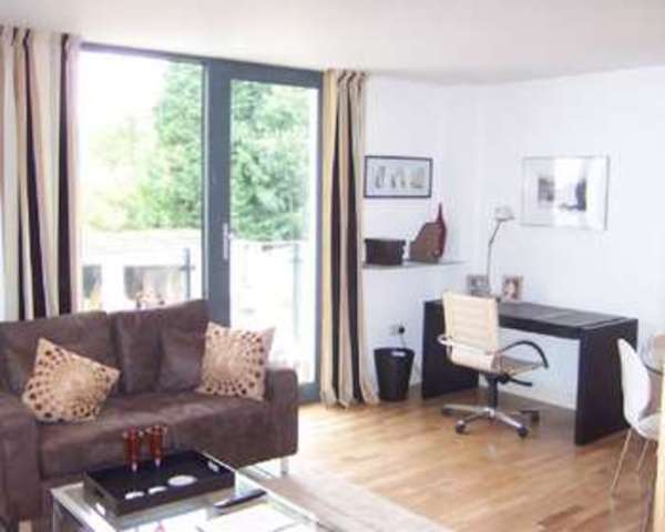  Image of 2 bedroom Flat to rent in Kenton Road Harrow HA3 at Kenton Road  HARROW, HA3 8LS