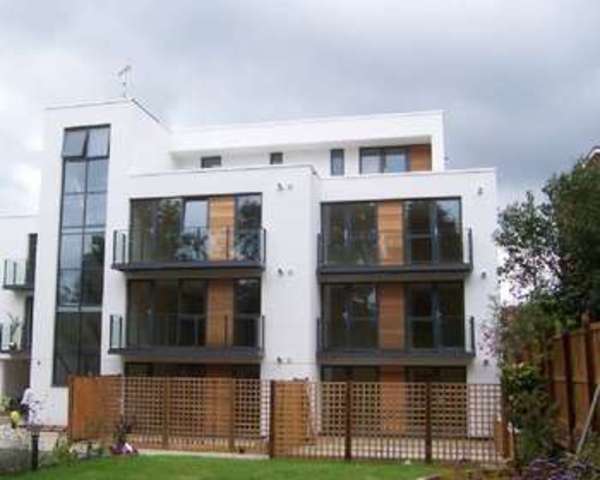  Image of 2 bedroom Flat to rent in Kenton Road Harrow HA3 at Kenton Road  HARROW, HA3 8LS