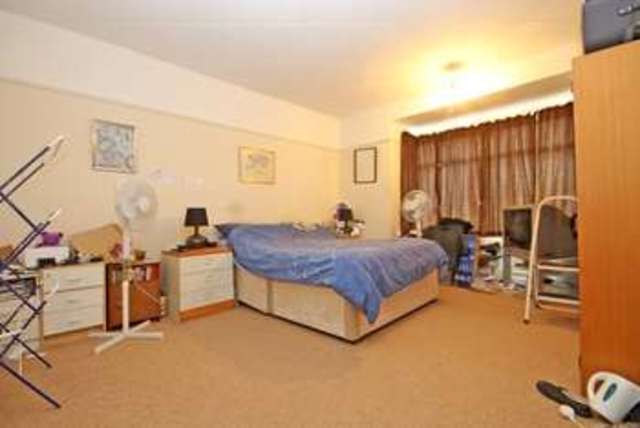  Image of 2 bedroom Flat for sale in Pinecliffe Avenue Southbourne Bournemouth BH6 at Pinecliffe Avenue Southbourne BOURNEMOUTH, BH6 3PY
