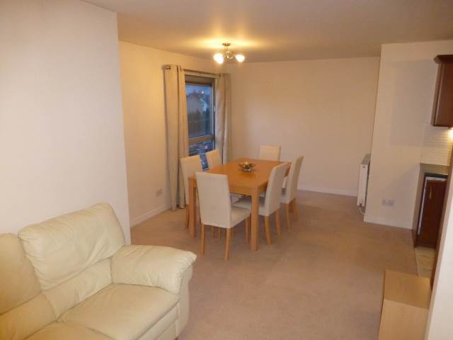  Image of 3 bedroom Flat to rent in Pinegrove Gardens Edinburgh EH4 at Barnton Edinburgh Edinburgh, EH4 8DA
