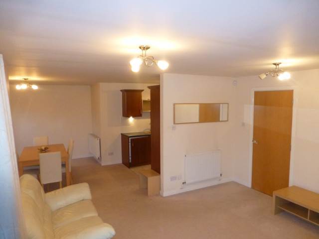  Image of 3 bedroom Flat to rent in Pinegrove Gardens Edinburgh EH4 at Barnton Edinburgh Edinburgh, EH4 8DA
