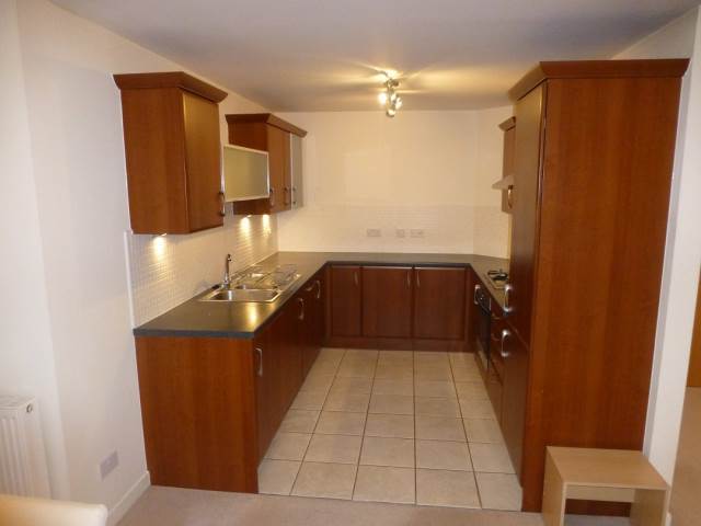  Image of 3 bedroom Flat to rent in Pinegrove Gardens Edinburgh EH4 at Barnton Edinburgh Edinburgh, EH4 8DA