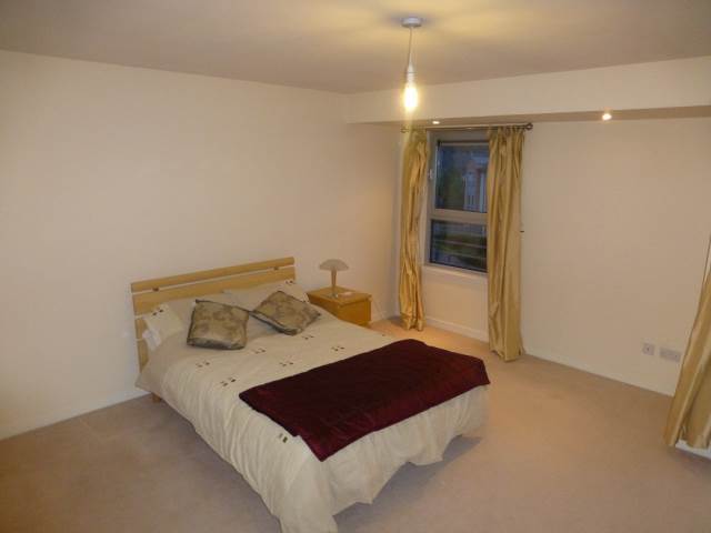  Image of 3 bedroom Flat to rent in Pinegrove Gardens Edinburgh EH4 at Barnton Edinburgh Edinburgh, EH4 8DA