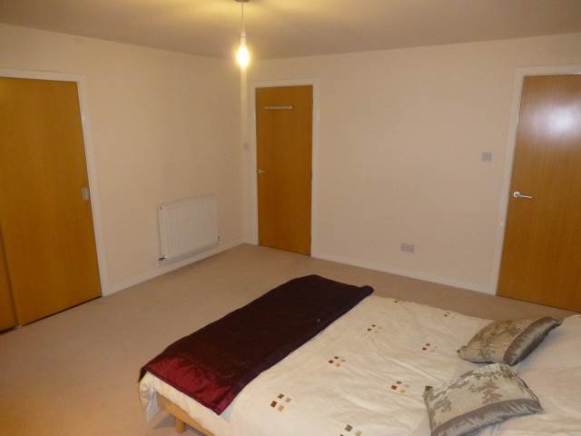  Image of 3 bedroom Flat to rent in Pinegrove Gardens Edinburgh EH4 at Barnton Edinburgh Edinburgh, EH4 8DA