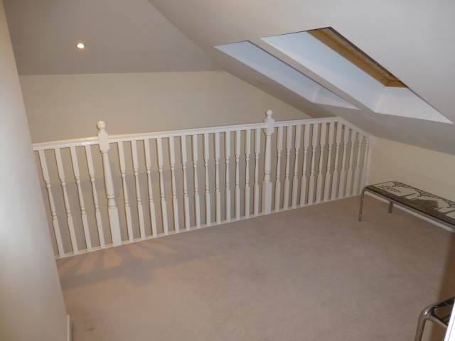  Image of 3 bedroom Flat to rent in Pinegrove Gardens Edinburgh EH4 at Barnton Edinburgh Edinburgh, EH4 8DA