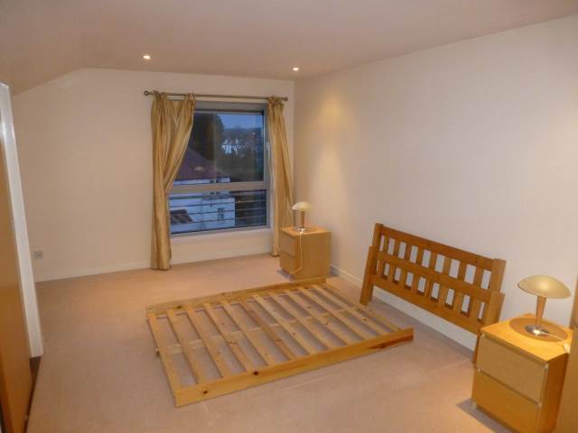  Image of 3 bedroom Flat to rent in Pinegrove Gardens Edinburgh EH4 at Barnton Edinburgh Edinburgh, EH4 8DA