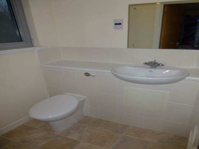  Image of 3 bedroom Flat to rent in Pinegrove Gardens Edinburgh EH4 at Barnton Edinburgh Edinburgh, EH4 8DA