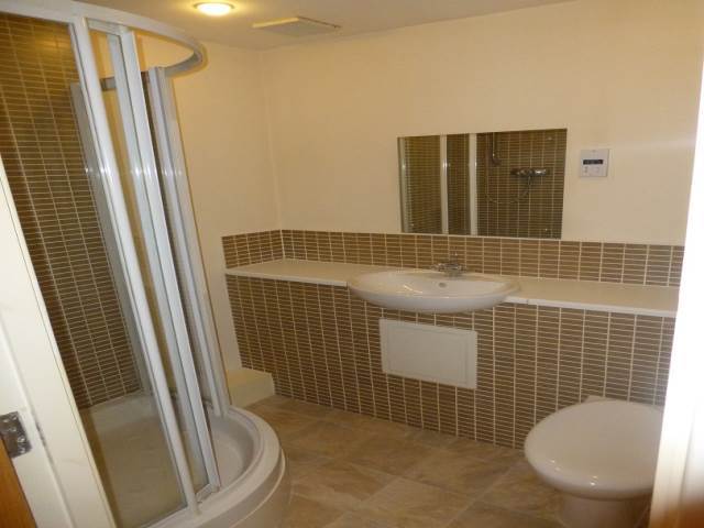  Image of 3 bedroom Flat to rent in Pinegrove Gardens Edinburgh EH4 at Barnton Edinburgh Edinburgh, EH4 8DA