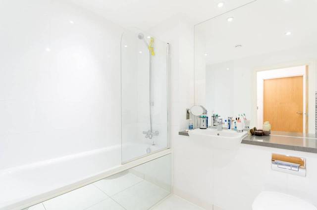  Image of 1 bedroom Flat for sale in Pinner Road North Harrow Harrow HA1 at Pinner Road  Harrow, HA1 4FS