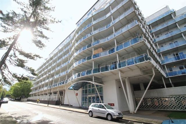  Image of 2 bedroom Flat to rent in Lyon Road Harrow-on-the-Hill Harrow HA1 at Lyon Road  Harrow, HA1 2EX