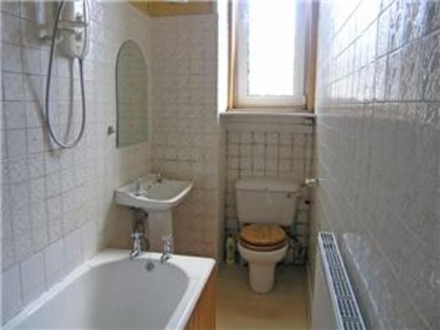  Image of 2 bedroom Flat to rent in Polwarth Crescent Edinburgh EH11 at Polwarth Edinburgh Edinburgh, EH11 1HN