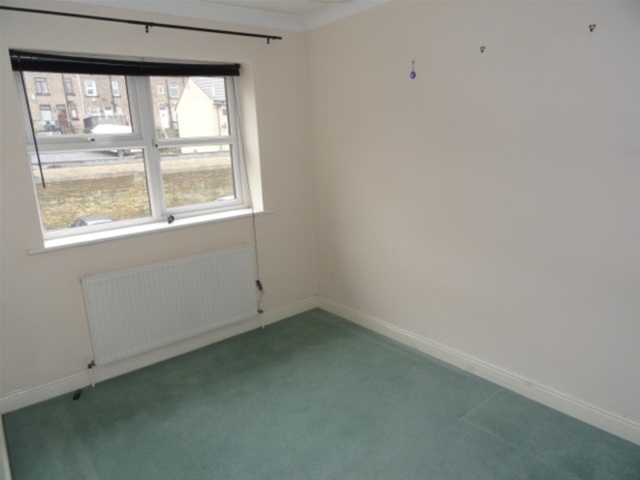  Image of 3 bedroom Terraced house for sale in Priestthorpe Road Bingley BD16 at Bingley, BD16 4NT