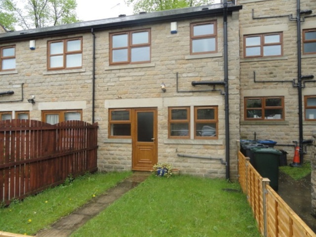  Image of 3 bedroom Terraced house for sale in Priestthorpe Road Bingley BD16 at Bingley, BD16 4NT