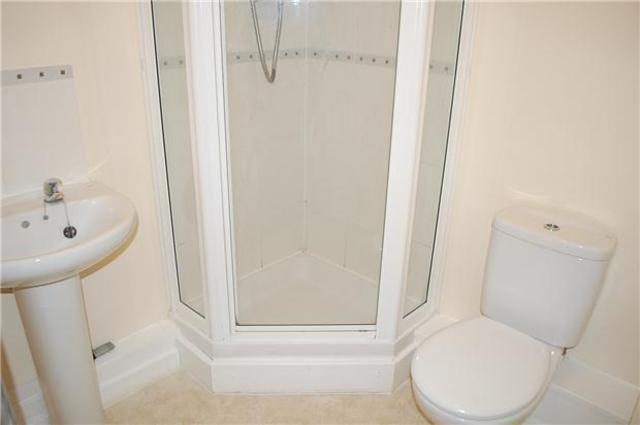  Image of 2 bedroom Flat to rent in Woodcote Road Wallington SM6 at Surrey, SM6 0LY