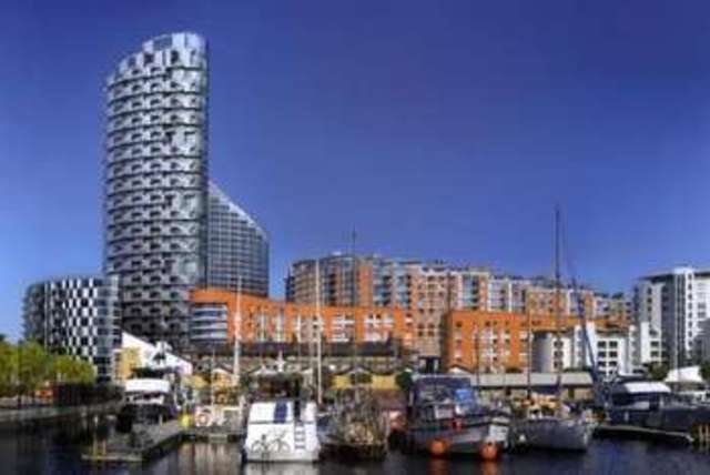  Image of 2 bedroom Flat for sale in Fairmont Avenue London E14 at Fairmont Avenue  Canary Wharf, E14 9PF