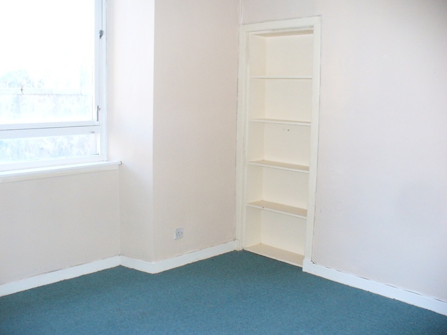  Image of 2 bedroom Flat to rent in Provost Road Dundee DD3 at Coldside Dundee Dundee, DD3 8AF