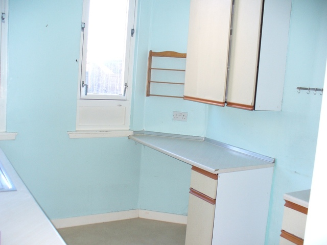  Image of 2 bedroom Flat to rent in Provost Road Dundee DD3 at Coldside Dundee Dundee, DD3 8AF