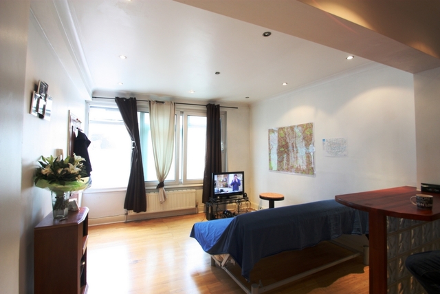 Image of 1 bedroom Flat for sale in Putney Bridge Road London SW18 at Putney Bridge Road  London, SW18 1HU