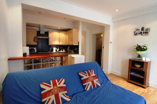  Image of 1 bedroom Flat for sale in Putney Bridge Road London SW18 at Putney Bridge Road  London, SW18 1HU