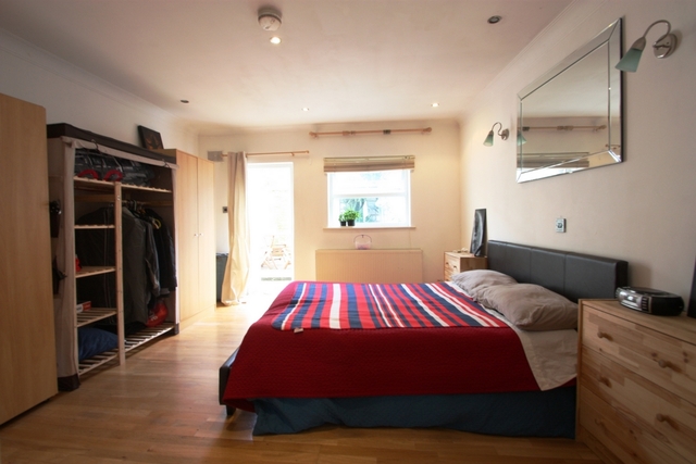  Image of 1 bedroom Flat for sale in Putney Bridge Road London SW18 at Putney Bridge Road  London, SW18 1HU
