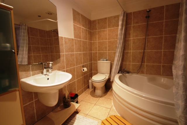  Image of 1 bedroom Flat for sale in Putney Bridge Road London SW18 at Putney Bridge Road  London, SW18 1HU