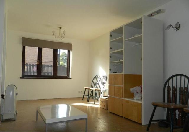  Image of 2 bedroom Flat for sale in Pycroft Way London N9 at Edmonton, N9 9XU