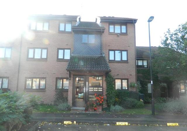  Image of 2 bedroom Flat for sale in Pycroft Way London N9 at Edmonton, N9 9XU