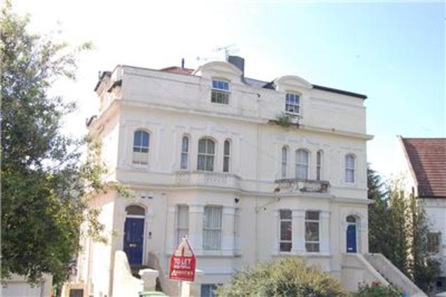  Image of 2 bedroom Flat to rent in Quarry Crescent Hastings TN34 at Hastings Hastings, TN34 3SD