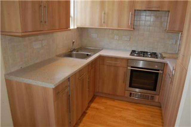  Image of 2 bedroom Flat to rent in Quarry Crescent Hastings TN34 at Hastings Hastings, TN34 3SD