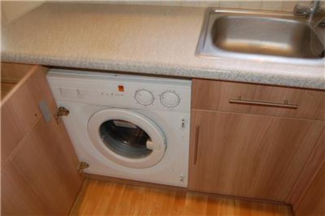  Image of 2 bedroom Flat to rent in Quarry Crescent Hastings TN34 at Hastings Hastings, TN34 3SD