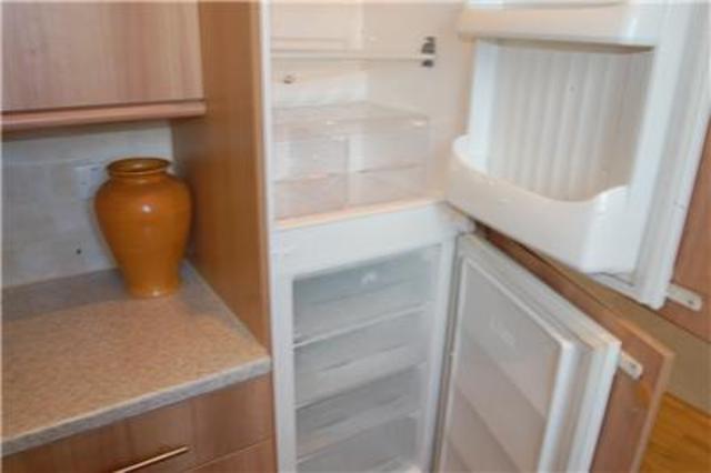  Image of 2 bedroom Flat to rent in Quarry Crescent Hastings TN34 at Hastings Hastings, TN34 3SD