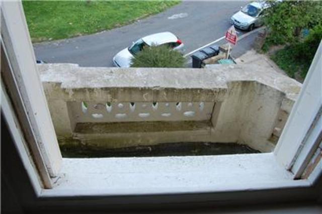  Image of 2 bedroom Flat to rent in Quarry Crescent Hastings TN34 at Hastings Hastings, TN34 3SD