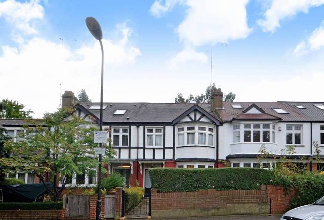  Image of 3 bedroom Detached house for sale in Queen Elizabeths Walk London N16 at Queen Elizabeths Walk  Stoke Newington, N16 0HX