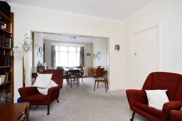  Image of 3 bedroom Detached house for sale in Queen Elizabeths Walk London N16 at Queen Elizabeths Walk  Stoke Newington, N16 0HX