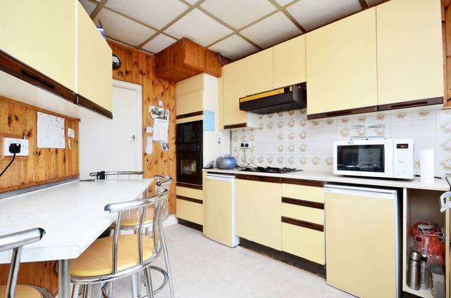  Image of 3 bedroom Detached house for sale in Queen Elizabeths Walk London N16 at Queen Elizabeths Walk  Stoke Newington, N16 0HX