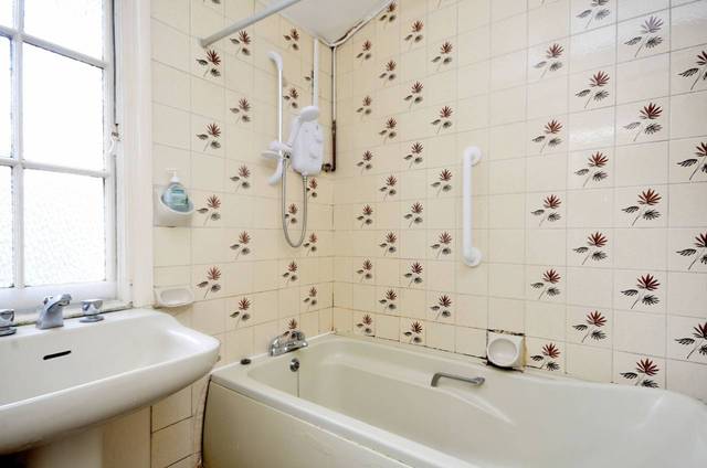  Image of 3 bedroom Detached house for sale in Queen Elizabeths Walk London N16 at Queen Elizabeths Walk  Stoke Newington, N16 0HX