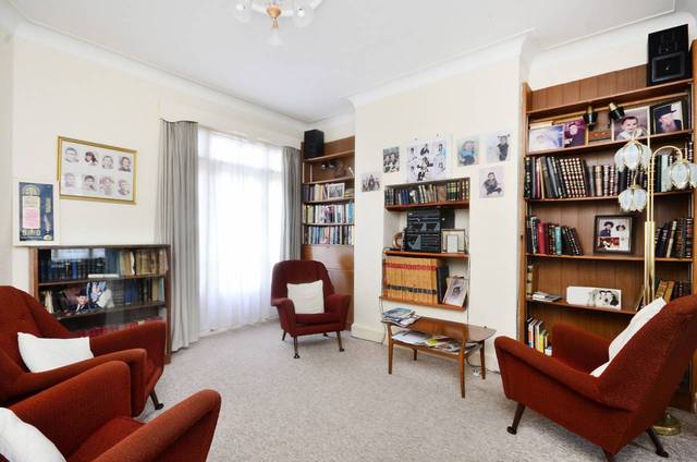  Image of 3 bedroom Detached house for sale in Queen Elizabeths Walk London N16 at Queen Elizabeths Walk  Stoke Newington, N16 0HX