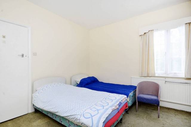 Image of 3 bedroom Detached house for sale in Queen Elizabeths Walk London N16 at Queen Elizabeths Walk  Stoke Newington, N16 0HX