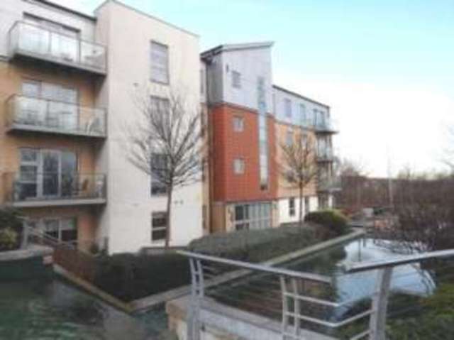  Image of 2 bedroom Flat for sale in Queen Mary Avenue London E18 at Queen Mary Avenue London South Woodford, E18 2FW