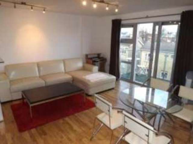  Image of 2 bedroom Flat for sale in Queen Mary Avenue London E18 at Queen Mary Avenue London South Woodford, E18 2FW