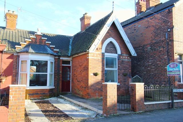  Image of 2 bedroom Detached house for sale in Queens Avenue Barton-upon-Humber DN18 at Queens Avenue  Barton-Upon-Humber, DN18 5QN